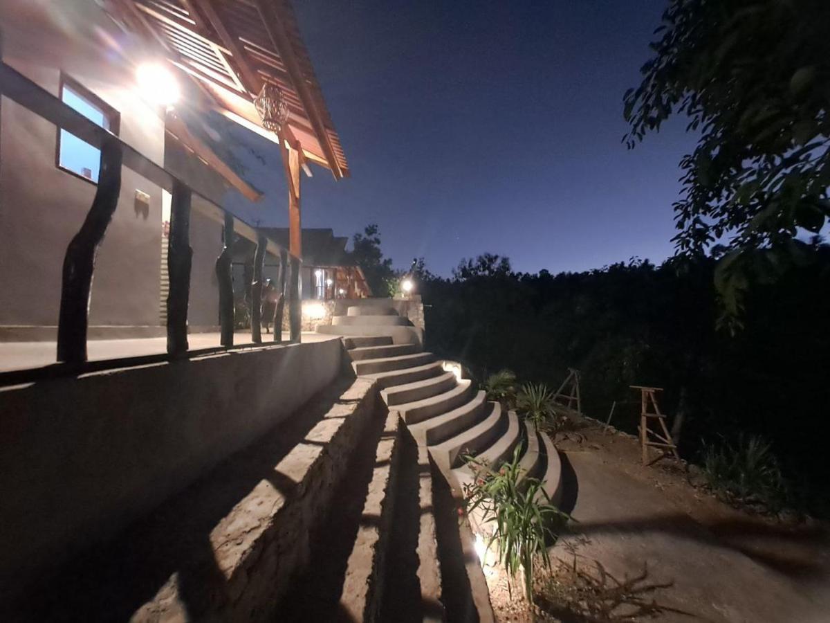 Vina Bungalow Toyapakeh Exterior photo