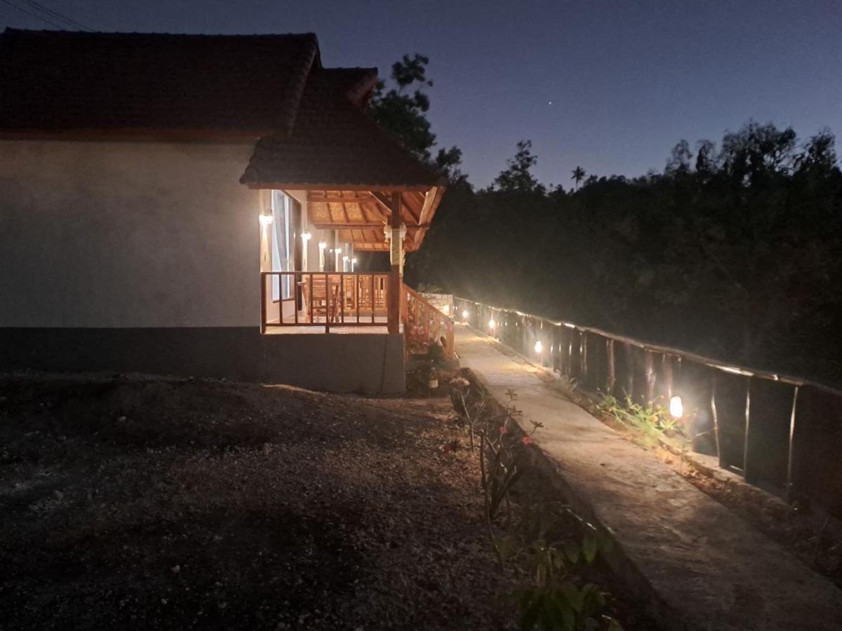 Vina Bungalow Toyapakeh Exterior photo